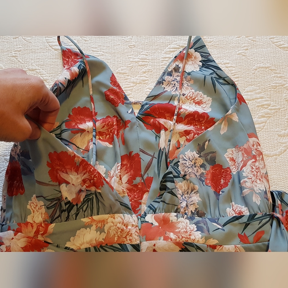 🌷Host Pick🌷Sheike Awakenings blue floral wide leg jumpsuit *Note minor flaws* - Picture 11 of 13
